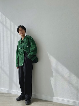 「アイテム（デニムジャケット、グリーン系）」を使った、潮田あかりさん（レディース・166cm）の秋コーディネート