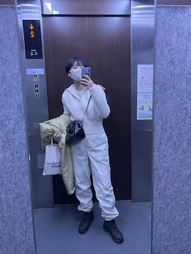 「ENOF（イナフ）のアイテム（パンツ）」を使った、潮田あかりさん（レディース・166cm）の冬コーディネート