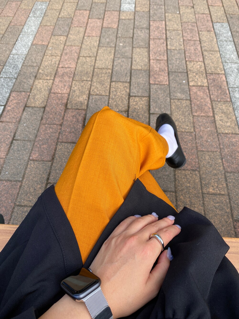 「大人カジュアル、シンプル、プチプラ、カラーパンツ、オレンジ」｜「LOWRYS FARMのＤＲＹカラーフレアパンツ　941232（その他パンツ、オレンジ系）」を使った、kotoneさん（レディース・158cm）の秋コーディネートの1枚目の写真