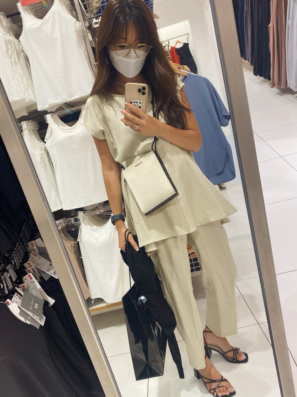 「大人カジュアル、着回しコーデ、おしゃれさんと繋がりたい、シンプルコーデ、楽チンコーデ、プチプラ、ベージュ、ワントーンコーデ、セットアップ、coca」｜「JIL SANDERのTANGLE SM（ショルダーバッグ、ホワイト系）」を使った、kotoneさん（レディース・158cm）の夏コーディネートの1枚目の写真