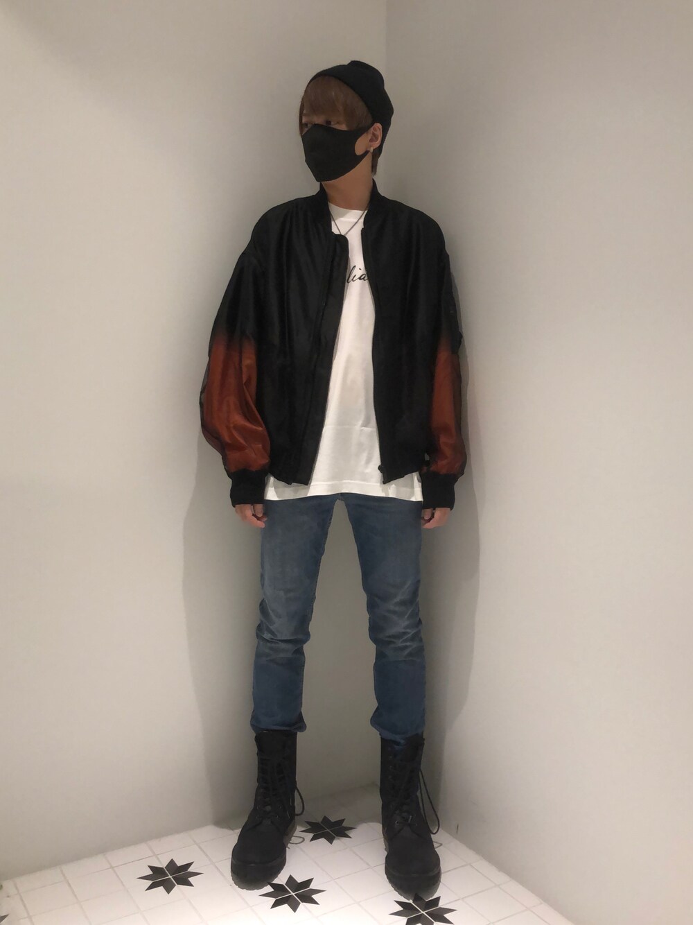 「だから秋服が好き、秋のコーデ、秋服、オトナカジュアル、休日スタイル、秋トレンド2021、黒、デニム、ootd、ブルゾン、ミリタリー、TaaKk、ニット帽、ブーツ、Acne Studios」｜「Acne Studiosのアイテム（デニムパンツ、ブルー系）」を使った、ムラジュンさん（メンズ・172cm）の秋コーディネートの1枚目の写真