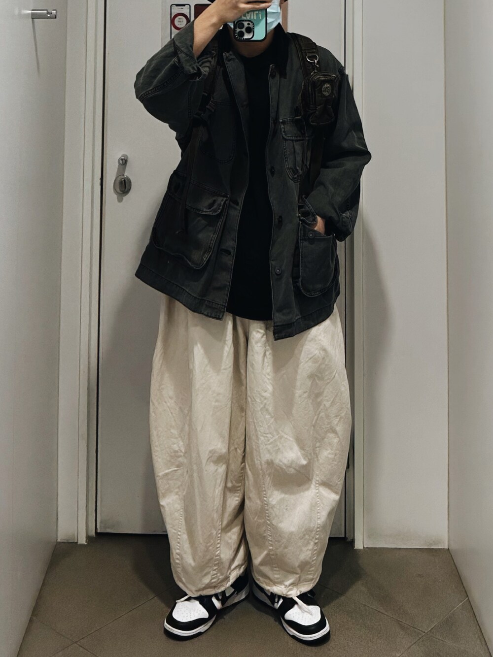 「NIKEのナイキ ダンク LOW レトロ メンズシューズ / Nike Dunk Low Retro Men's Shoes DD1391-100 White（スニーカー、ホワイト系）」を使った、kyleさん（メンズ・173cm）の秋コーディネートの1枚目の写真