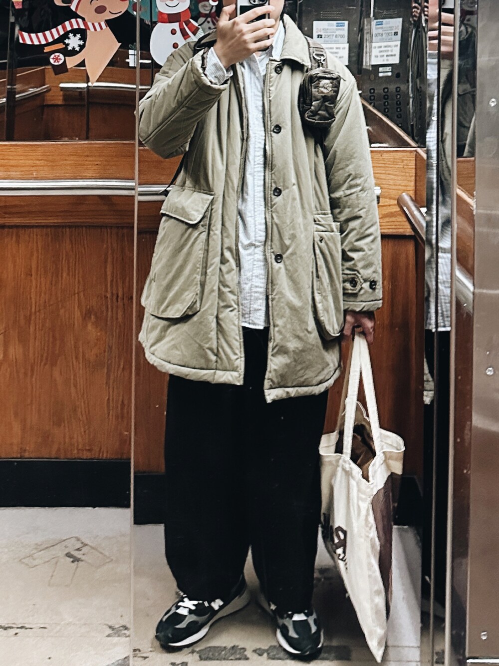 「usedのアイテム（エコバッグ/サブバッグ、ホワイト系）」を使った、kyleさん（メンズ・173cm）の冬コーディネートの1枚目の写真