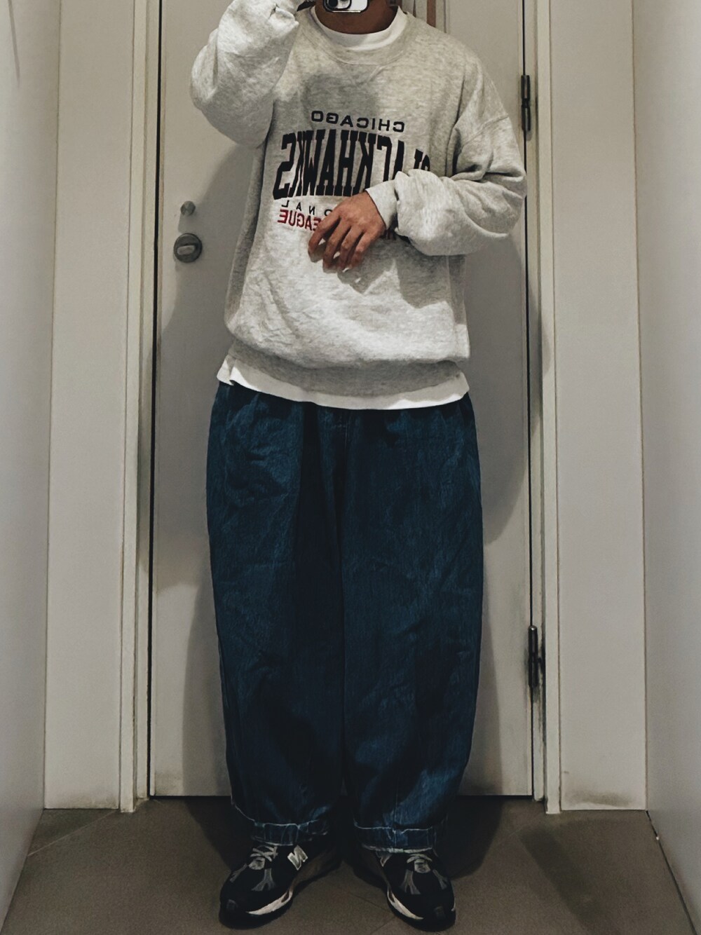 「Championのアイテム（その他トップス、グレー系）」を使った、kyleさん（メンズ・173cm）の冬コーディネートの1枚目の写真