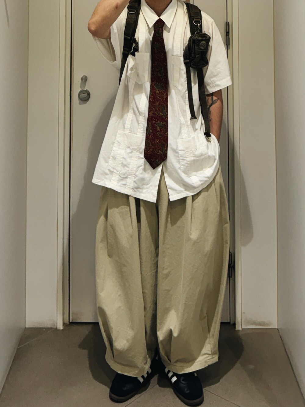 「adidasのサンバ OG / SAMBA OG / アディダスオリジナルス adidas Originals スニーカー（スニーカー、ブラック系）」を使った、kyleさん（メンズ・173cm）の春コーディネートの1枚目の写真