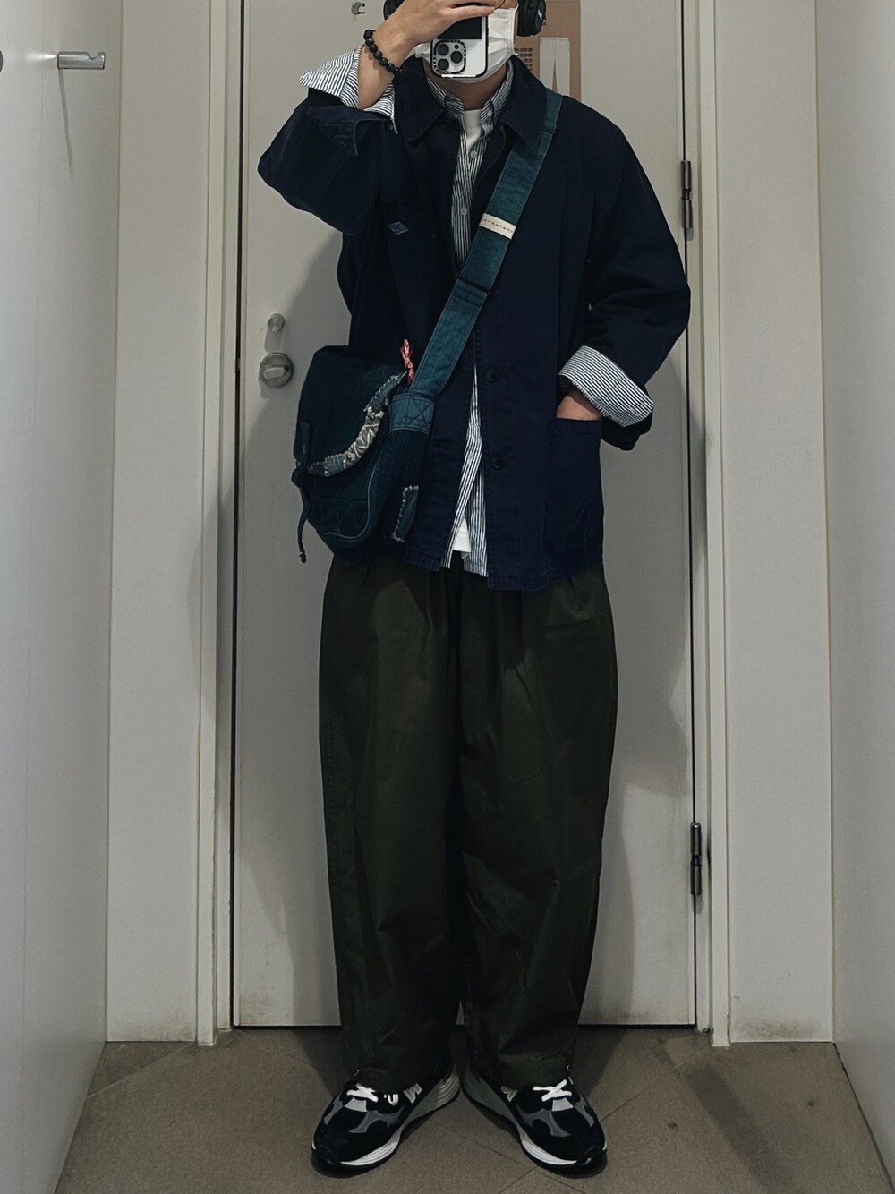 「PORTER CLASSICのアイテム（バッグ、ブルー系）」を使った、kyleさん（メンズ・173cm）の冬コーディネートの1枚目の写真