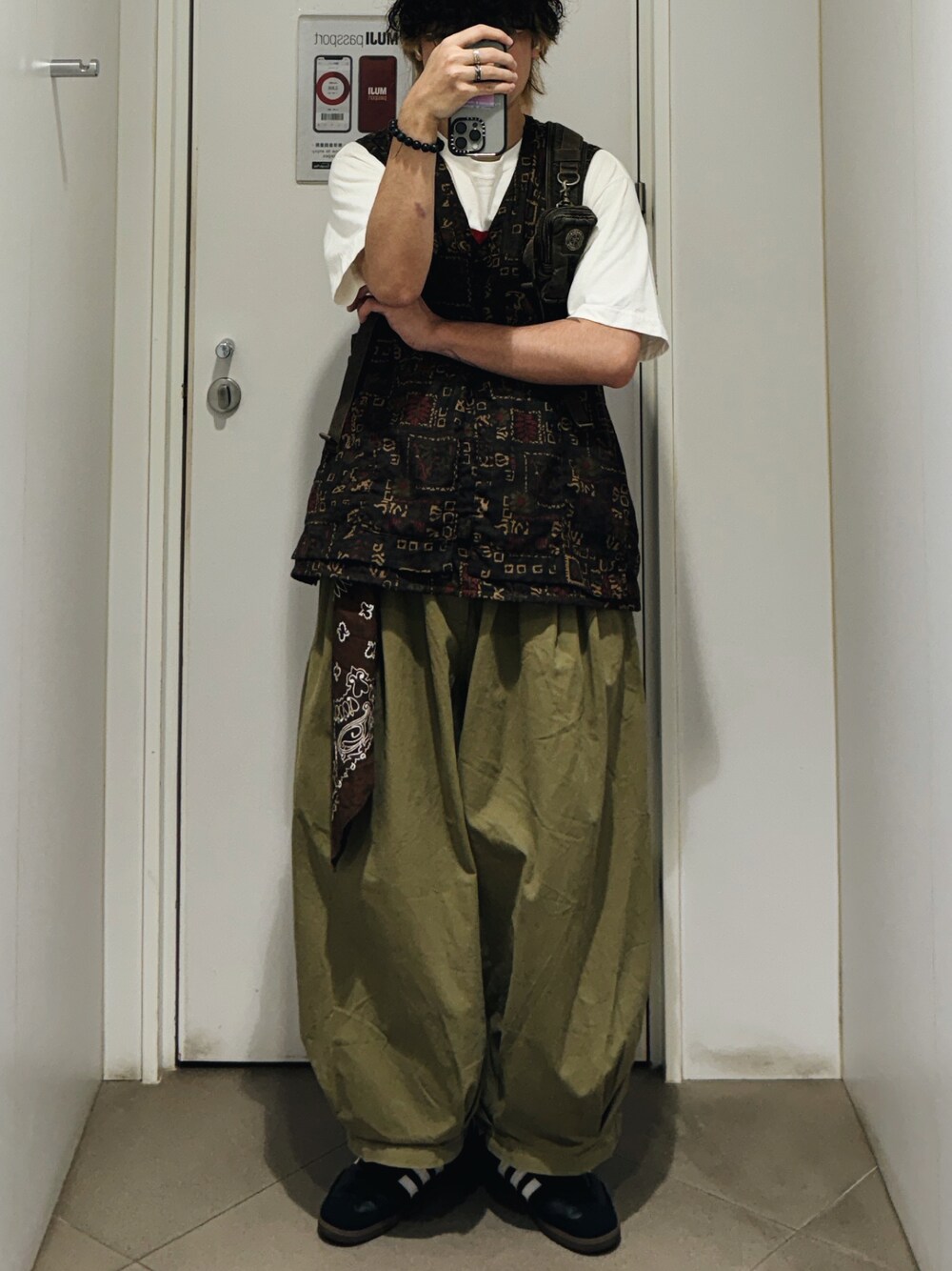 「adidasのサンバ OG / SAMBA OG / アディダスオリジナルス adidas Originals スニーカー（スニーカー、ブラック系）」を使った、kyleさん（メンズ・173cm）の春コーディネートの1枚目の写真