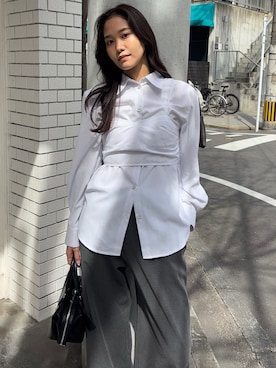 「MOUSSY（マウジー）の【26年SS新作】シャツ & ビスチェ セット（アンサンブル、ホワイト系）」を使った、MOUSSY OFFICIALさん（レディース・170cm）の春コーディネート