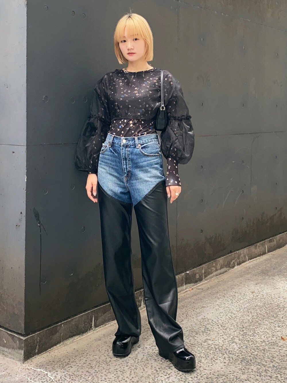 MOUSSY（マウジー）の「F/LEATHER COMBI STRAIGHT（デニムパンツ