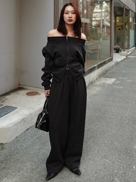 「MOUSSY（マウジー）の【26年SS新作】【セットアップ対応】OFF SHOULDER ZIP UP スウェット（スウェット、ブラック系）」を使った、MOUSSY OFFICIALさん（レディース・170cm）の春コーディネート