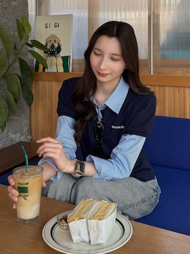 「MOUSSY（マウジー）の【26年SS新作】SHIRT SLEEVE STRIPED POLO Tシャツ（ポロシャツ、ブルー系）」を使った、MOUSSY OFFICIALさん（レディース・170cm）の春コーディネート