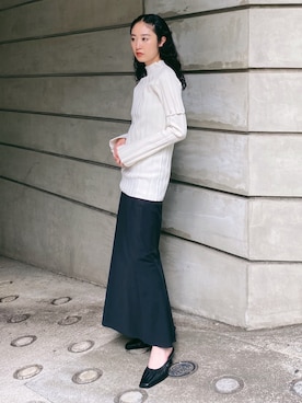 「白ニット」｜「アイテム（スカート、ブラック系）」を使った、MOUSSY OFFICIALさん（レディース・161cm）の秋コーディネート