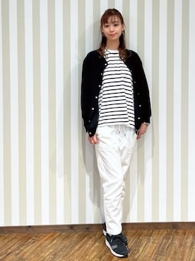 「SHOO・LA・RUE（シューラルー）の【SS-3L/洗える/美脚シルエット】ボトム選びが難しい方の救世主 デニムイージーテーパードパンツ（デニムパンツ、ホワイト系）」を使った、hassssyさん（レディース・169cm）の春コーディネート