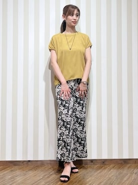 「SHOO・LA・RUE（シューラルー）の【S-LL】ブラウス見えする 軽やかな着心地の しぼしぼトップス（Tシャツ/カットソー、イエロー系）」を使った、hassssyさん（レディース・169cm）の夏コーディネート