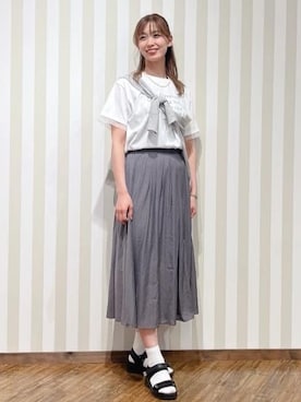 「SHOO・LA・RUE（シューラルー）の【洗える】ナチュラルなシアー感が魅力 Vネックカーディガン（カーディガン/ボレロ、グレー系）」を使った、hassssyさん（レディース・169cm）の夏コーディネート
