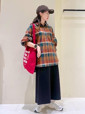 「オンオフ兼用」｜「アイテム（バッグ）」を使った、NACHIさん（レディース・155cm）の秋コーディネート