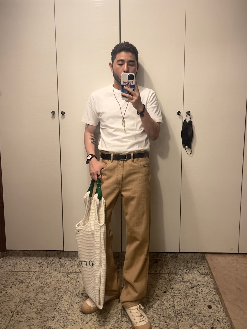 「summer、boy、韓国ファッション、出勤コーデ、ユニクロ、韓国」｜「UNIQLOのアイテム（デニムパンツ、ゴールド系）」を使った、Kimnerdさん（メンズ・172cm）の夏コーディネートの1枚目の写真