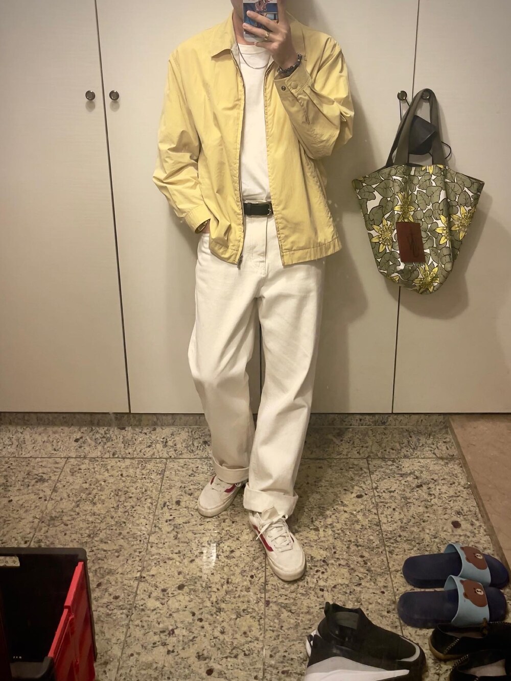 「春コーデ、spring、boy、韓国ファッション、出勤コーデ」｜「UNIQLOのアイテム（Tシャツ/カットソー、ホワイト系）」を使った、Kimnerdさん（メンズ・172cm）の夏コーディネートの1枚目の写真