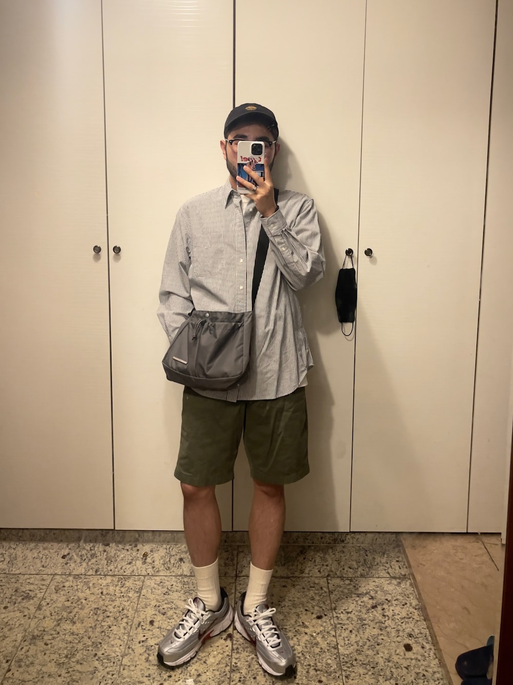 「summer、boy、30代、30代コーデ、韓国ファッション、ユニクロ、出勤コーデ」｜「UNIQLOのアイテム（パンツ、グリーン系）」を使った、Kimnerdさん（メンズ・172cm）の夏コーディネートの1枚目の写真