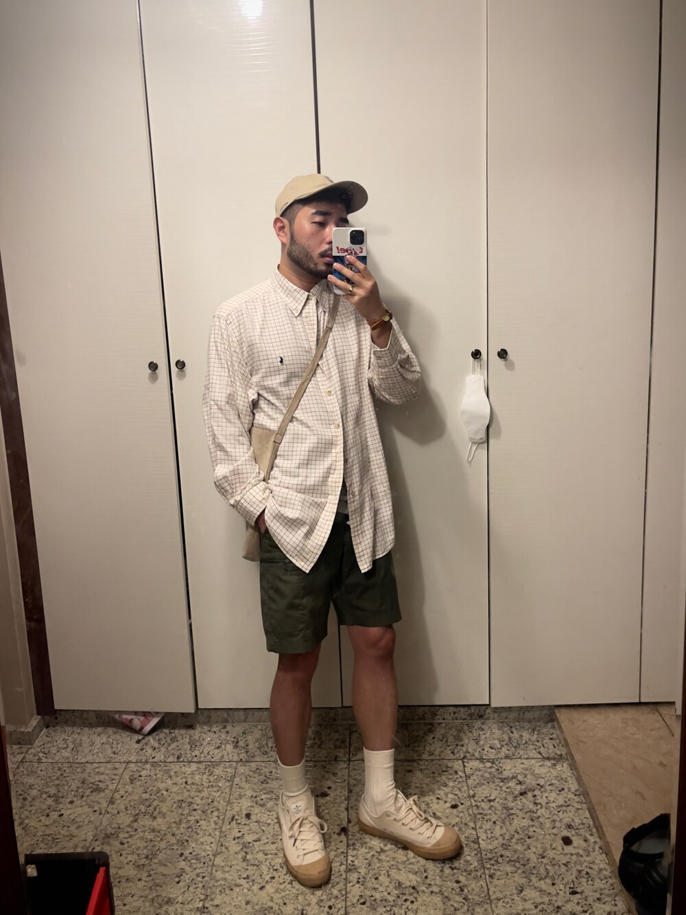 「summer、boy、rainyday、韓国ファッション、出勤コーデ」｜「UNIQLOのアイテム（パンツ、グリーン系）」を使った、Kimnerdさん（メンズ・172cm）の夏コーディネートの1枚目の写真