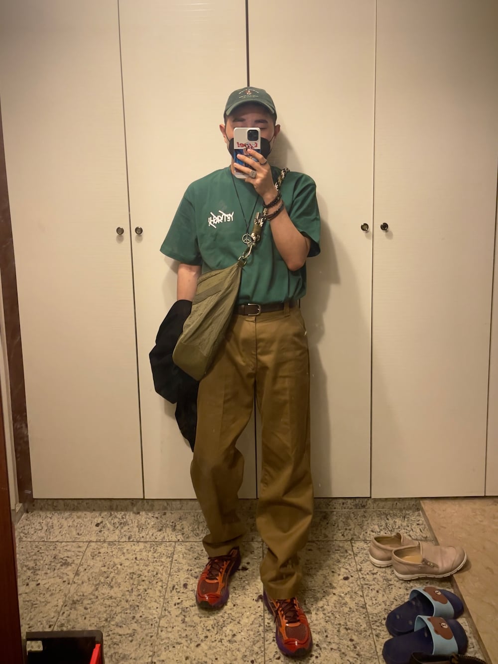 「summer、90's、boy、出勤コーデ、韓国ファッション」｜「UNIQLOのアイテム（スラックス、ブラウン系）」を使った、Kimnerdさん（メンズ・172cm）の夏コーディネートの1枚目の写真