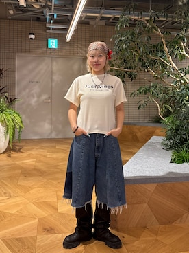 「THE GOODLAND MARKET（ザグッドランドマーケット）のザ グッドランド マーケット　PILE VIBES TEE（Tシャツ/カットソー、ホワイト系）」を使った、YUIさん（レディース・164cm）の夏コーディネート