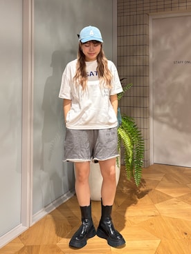 「THE GOODLAND MARKET（ザグッドランドマーケット）のThat’s　The CAP T.H.A.T.S（キャップ、ブルー系）」を使った、YUIさん（レディース・164cm）の夏コーディネート