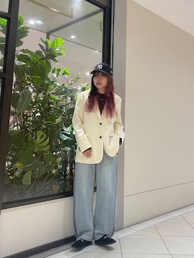 「白」｜「アイテム（その他アウター）」を使った、YUIさん（レディース・164cm）の秋コーディネート