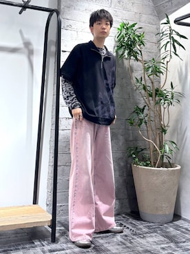 「ワイドパンツ」｜「アイテム（デニムパンツ、ピンク系）」を使った、miuraaaさん（メンズ・175cm）の春コーディネート
