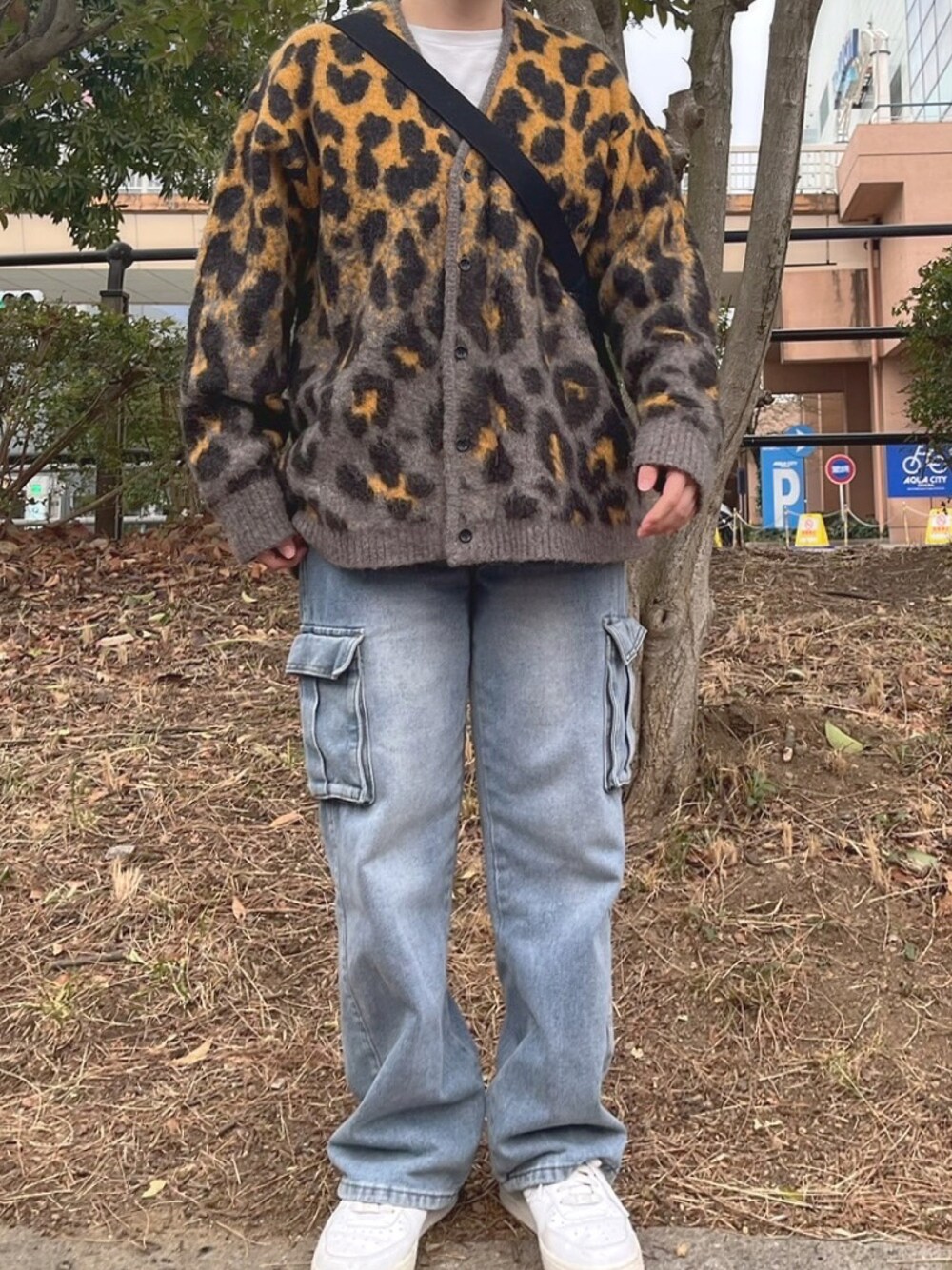「レオパード、カーディガン、デニム」｜「忘れたのアイテム（カーディガン/ボレロ、ブラウン系）」を使った、💡アン💡さん（レディース・154cm）の冬コーディネートの1枚目の写真