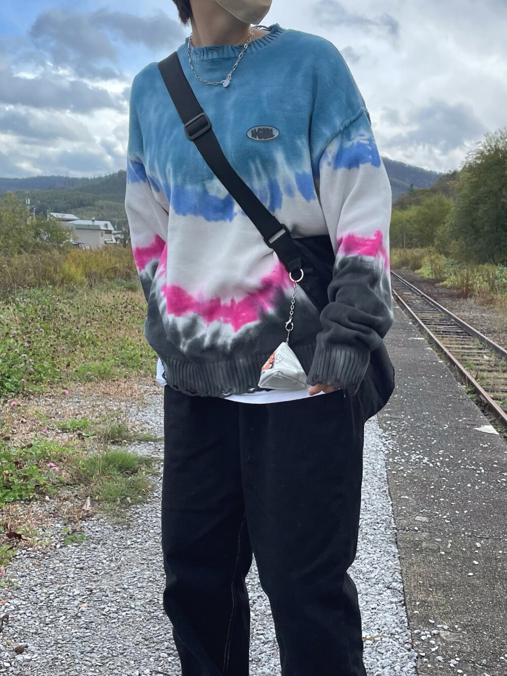 「ニット、knit、xgirl、ニットコーデ、ストリート、オーバーサイズ」｜「X-girlのTIE-DYE CREW KNIT TOP（ニット/セーター、ブルー系）」を使った、💡アン💡さん（レディース・154cm）の秋コーディネートの1枚目の写真