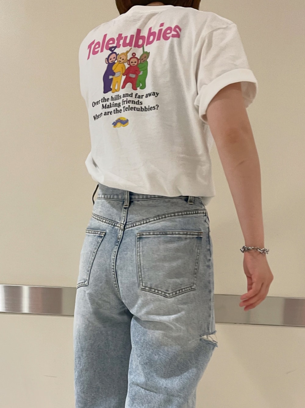 「テレタビーズ、フリークスストア、FREAKS STORE」｜「coca（coca）のサイドスリットダメージデニム（デニムパンツ、ブルー系）」を使った、💡アン💡さん（レディース・154cm）の秋コーディネートの1枚目の写真