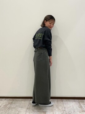 「アイテム（デニムスカート、グレー系）」を使った、はたなおさん（レディース・158cm）の秋コーディネート