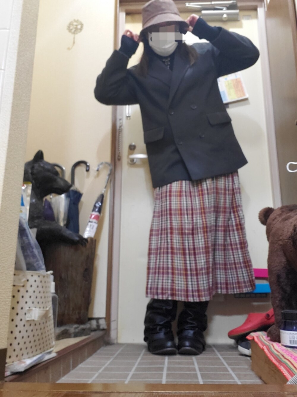 「福袋コーデ、休日コーデ、冬コーデ、スカート、タートルネックニット、GU、プチプラ」｜「GRLのアイテム（帽子、ブラウン系）」を使った、ayoumu(まる)さん（レディース・170cm）の冬コーディネートの1枚目の写真