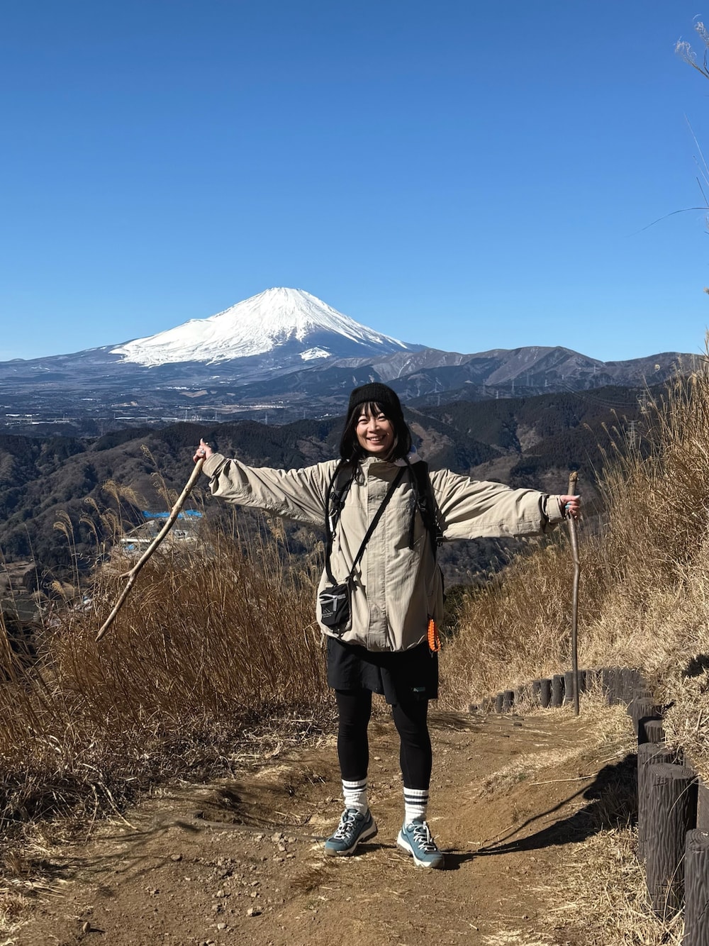 「今日のコーデ、オトナ女子、40代ファッション、ママファッション、アウトドアスタイル、アウトドアコーデ、登山、登山コーデ」｜「Franklin Climbingの【HI-TEC】Franklin Climbing別注ENDEVOR（スニーカー、ブルー系）」を使った、ayummiyuさん（レディース・164cm）の冬コーディネートの1枚目の写真