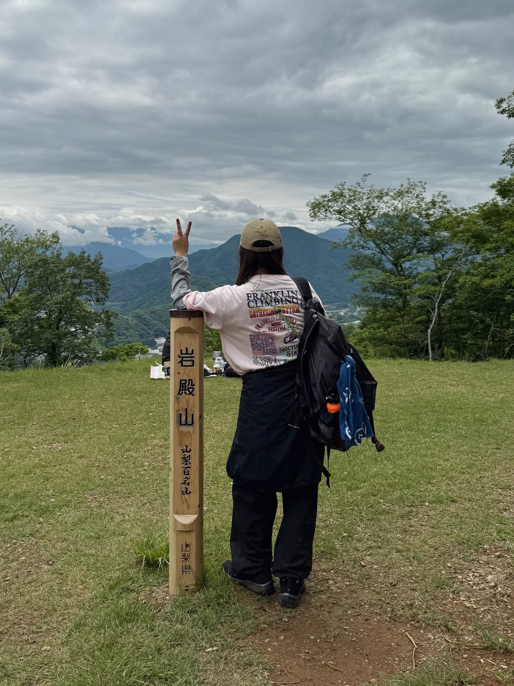 「スポーツミックス、登山、アウトドアスタイル、アウトドアコーデ、バックプリント、山登りスタイル」｜「Franklin Climbingの【Franklin Climbing】 RED LABELCAP（キャップ、ベージュ系）」を使った、ayummiyuさん（レディース・164cm）の夏コーディネートの1枚目の写真