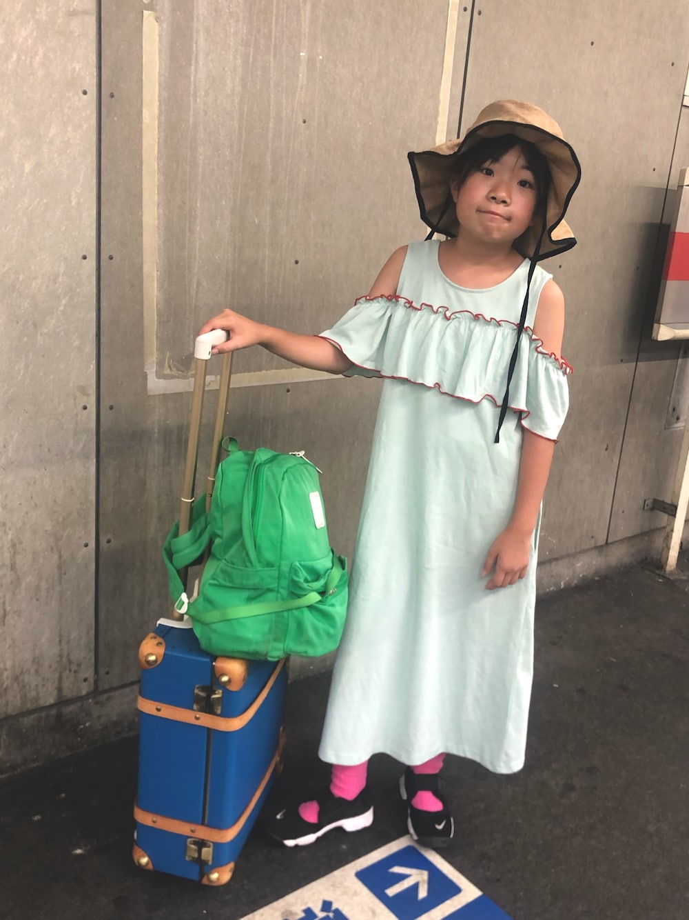 「ワンピース、ワンピーススタイル、夏コーデ、旅行コーデ、旅行スタイル」｜「CIAOPANIC TYPYの【KIDS】配色メロウオフショルワンピ（ワンピース、ブルー系）」を使った、ayummiyuさん（キッズ・164cm）の夏コーディネートの1枚目の写真