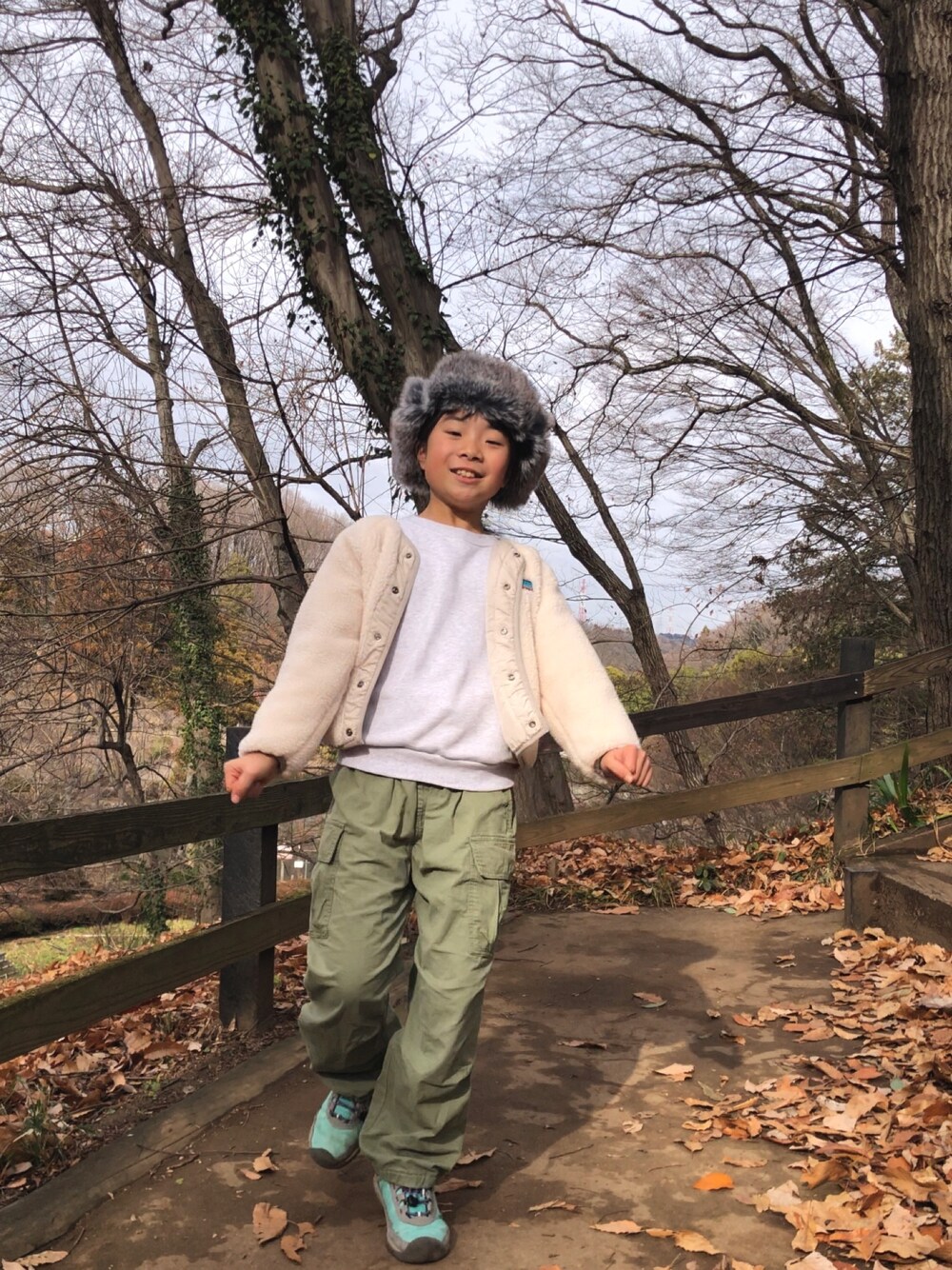 「スポーツミックス、キッズコーデ、キッズファッション、キッズ、アウトドアスタイル」｜「Franklin Climbingの【KIDS】【Franklin Climbing】クライムエッセンシャルスウェットプルオーバー（スウェット、グレー系）」を使った、ayummiyuさん（レディース・131cm）の春コーディネートの1枚目の写真