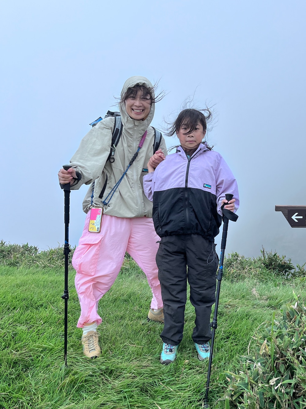 「アウトドアスタイル、マウンテンパーカー、登山コーデ、親子コーデ」｜「Franklin Climbingの【Franklin Climbing】マウンテンジャケット（マウンテンパーカー、グレー系）」を使った、ayummiyuさん（レディース・164cm）の秋コーディネートの1枚目の写真