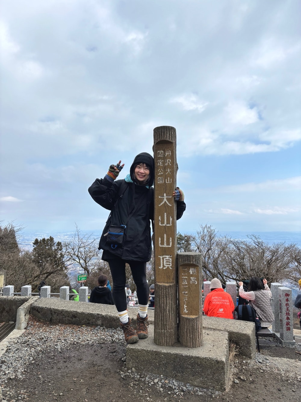 「春服、今日のコーデ、アウトドア、アウトドアスタイル、登山、山登りスタイル、山ガール」｜「Franklin Climbingの【Franklin Climbing】カスケードライトジャケット（ナイロンジャケット、ブラック系）」を使った、ayummiyuさん（レディース・164cm）の冬コーディネートの1枚目の写真