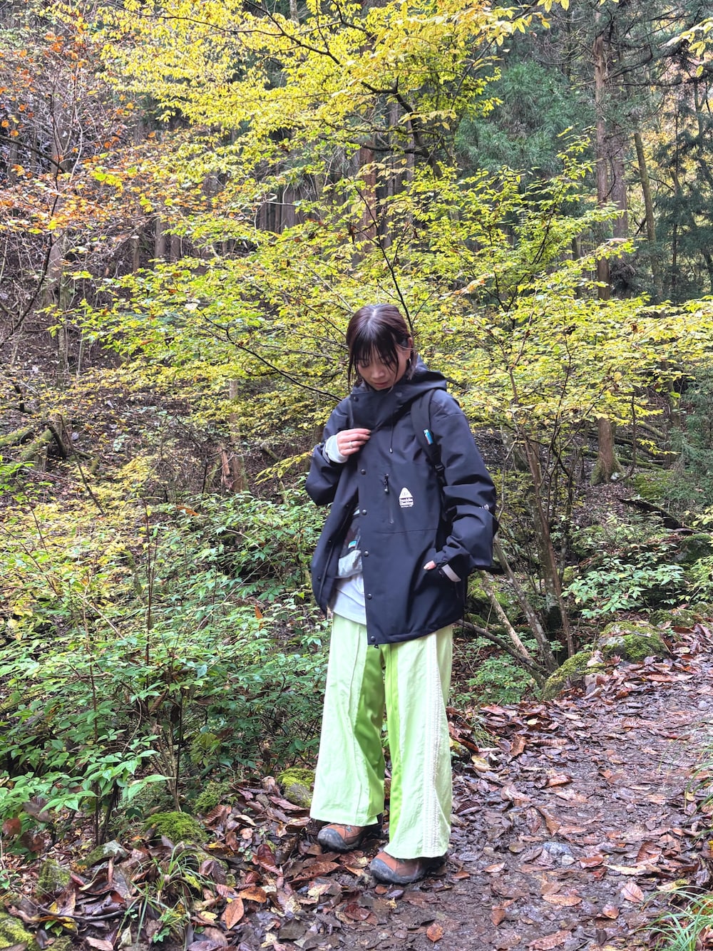 「冬コーデ、モノトーン、登山、アウトドアスタイル、アウトドア」｜「Franklin Climbingの【Franklin ClimbingｘPOLER】コラボビックシルエットスノーアウター（ナイロンジャケット、ブラック系）」を使った、ayummiyuさん（レディース・164cm）の秋コーディネートの1枚目の写真