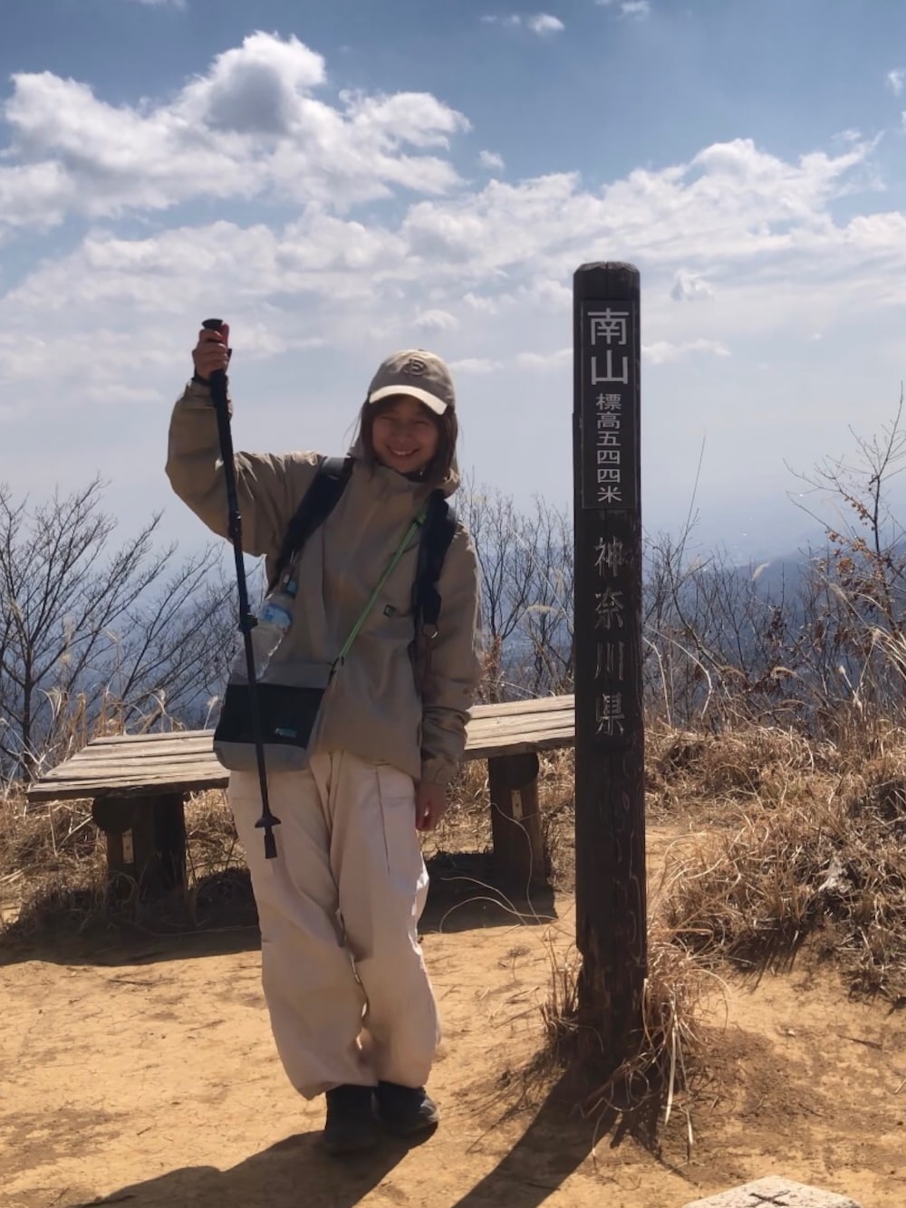 「淡色コーデ、アウトドアスタイル、休日スタイル、キャップ、夏コーデ、おでかけコーデ、ラクチンコーデ」｜「Franklin Climbingの【ESSENTIAL】ツイルエンブレム3D刺繍CAP（キャップ、ベージュ系）」を使った、ayummiyuさん（レディース・164cm）の春コーディネートの1枚目の写真