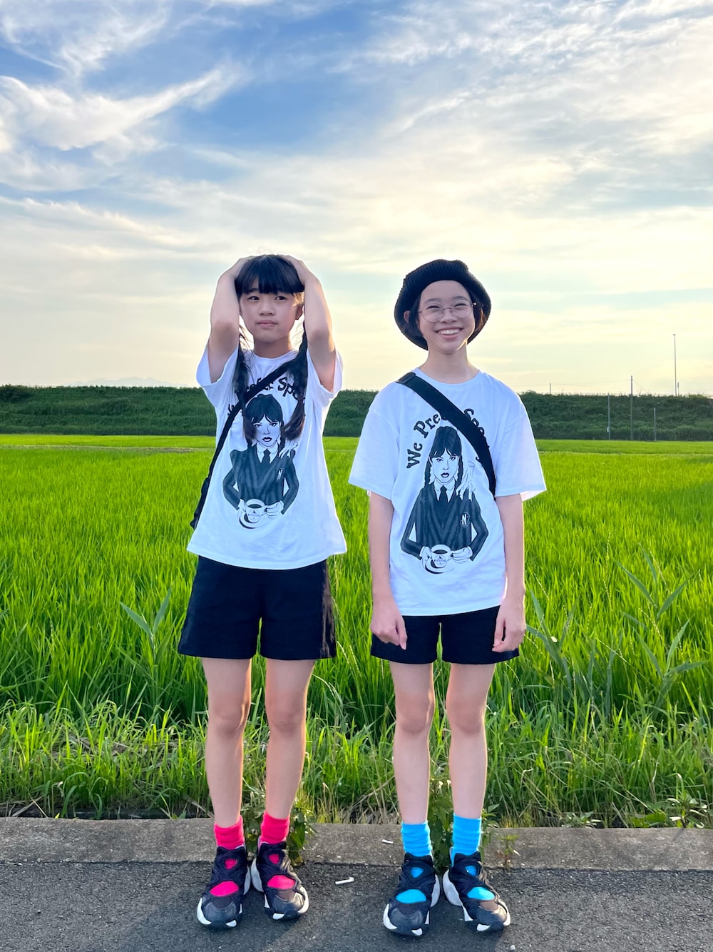 「みんなの白Tフェス、夏コーデ、夏だ！Tシャツ着よう！、休日スタイル、白Tシャツ、ショートパンツ、カラーソックス、H&M、ベレー帽、プチプラ、プチプラコーデ、ジュニア、ジュニアコーデ」｜「devirockのウルトラストレッチショートパンツ（その他パンツ、ブラック系）」を使った、ひよ。こは。さん（キッズ・148cm）の夏コーディネートの1枚目の写真
