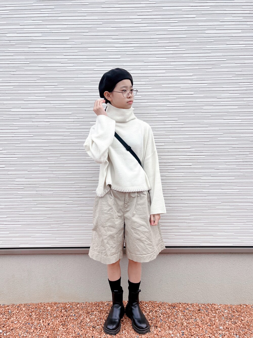「あったかコーデ、ニット、ブーツ、タートルネック、おそろいコーデ、着回しコーデ、きれいめカジュアル、中学生、中学生コーデ、ジュニア、ジュニアコーデ、休日スタイル」｜「LOWRYS FARMのショートハイネックプルオーバー　357639（ニット/セーター、ホワイト系）」を使った、ひよ。こは。さん（キッズ・148cm）の冬コーディネートの1枚目の写真