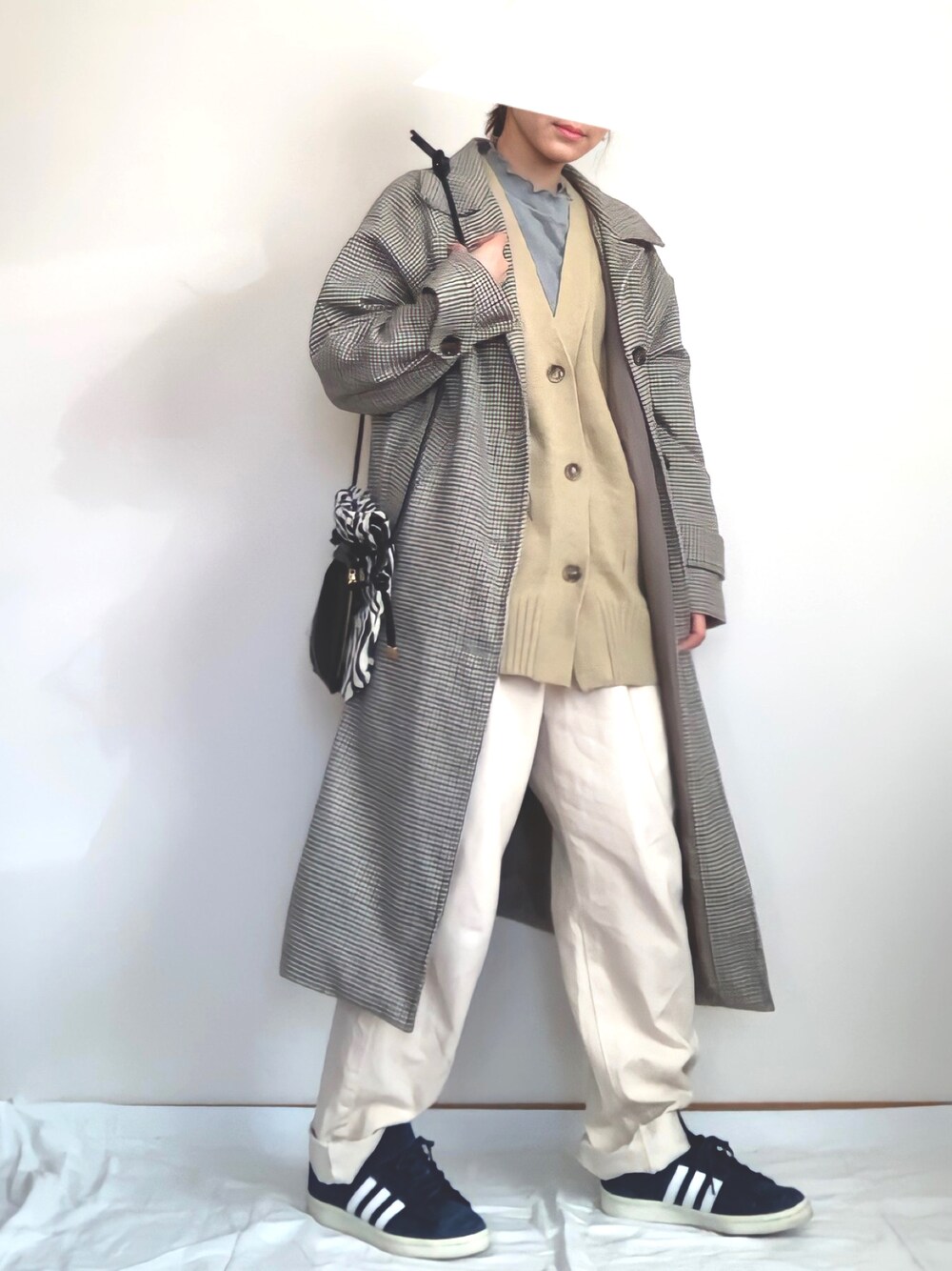 「ピスタチオ、しまむらコーデ、しまむら、キャップ、アディダススニーカー、mumu、いいね、save、フォローお願いします🤑、アニマル柄、terawearemu、白パンツ、ママファッション、ママコーデ、ワーママコーデ、クラシカルエルフ、ピスタチオカラー」｜「しまむらのアイテム（カーディガン/ボレロ、グリーン系）」を使った、うる❀さん（レディース・158cm）の冬コーディネートの1枚目の写真