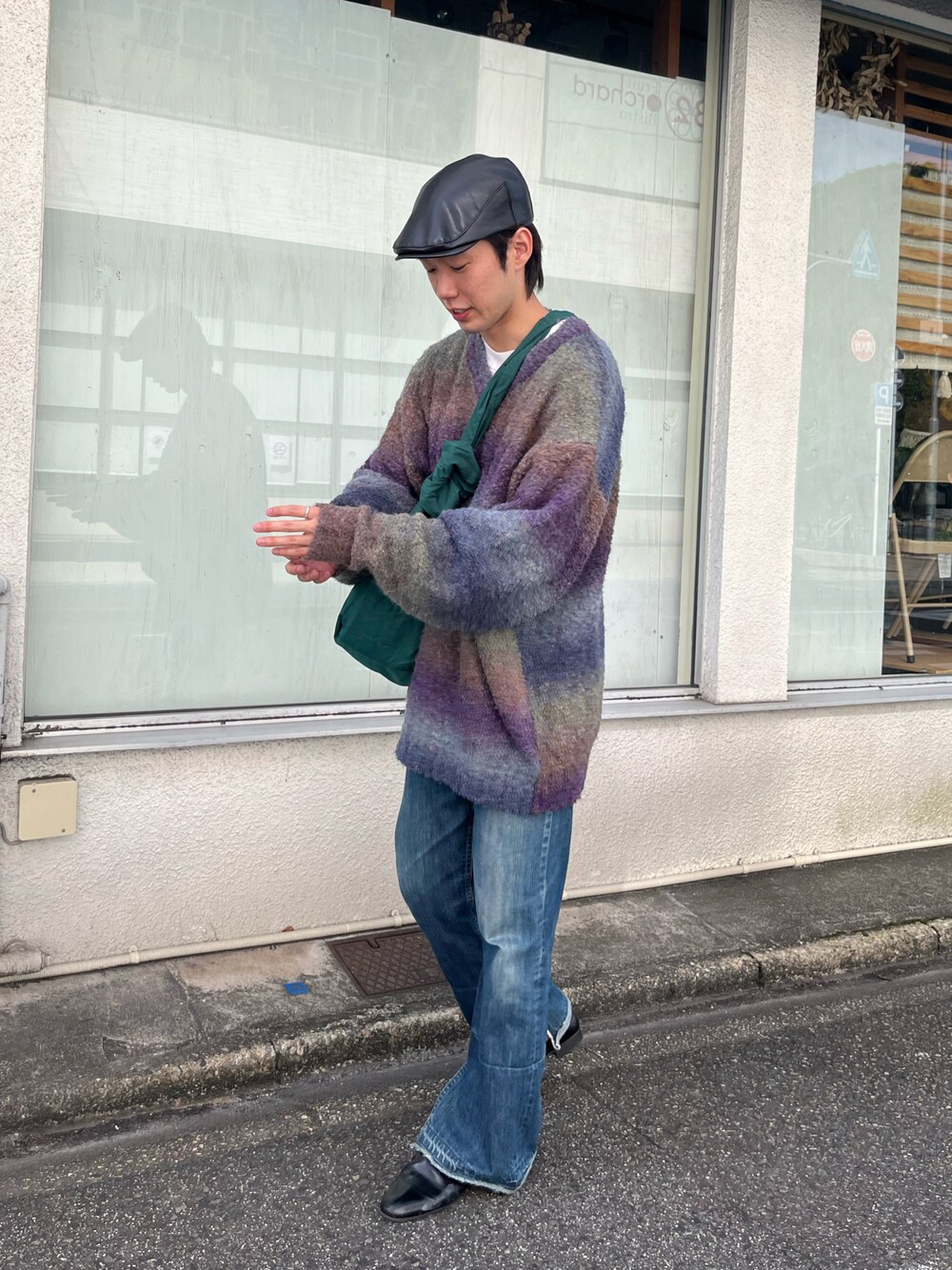 「WHIMSICの【WHIMSIC】グラデーションブークレニットセーター（ニット/セーター、パープル系）」を使った、maitoさん（メンズ・172cm）の秋コーディネートの1枚目の写真