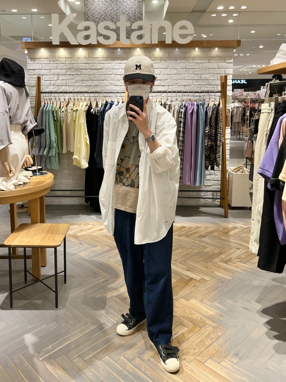 「KastaneのアルファベットCAP（キャップ、ブラック系）」を使った、maitoさん（メンズ・172cm）の夏コーディネートの1枚目の写真