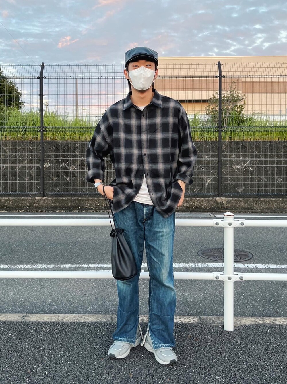 「WHIMSICの【WHIMSIC】オンブレチェックシャツ（シャツ/ブラウス、グレー系）」を使った、maitoさん（メンズ・172cm）の秋コーディネートの1枚目の写真