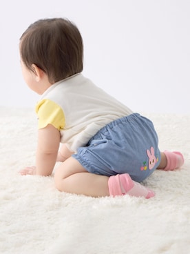 「HOT BISCUITS（ホットビスケッツ）の【Everyday Series】ワンポイント 半袖ボディシャツ（ロンパース、その他）」を使った、ミキハウス ホットビスケッツ店さん（キッズ・80cm）の冬コーディネート