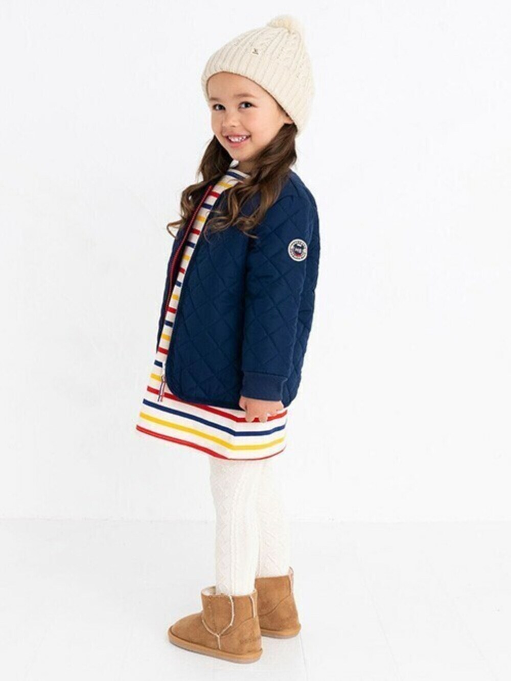 「キッズコーデ、ボーダーワンピース、ネイビージャケット、女の子コーデ、mikihouse、ミキハウス、カラフルボーダー、タイツ×ブーツ、上品カジュアル、ホットビスケッツ」｜「HOT BISCUITSのフード（ニットキャップ/ビーニー、ベージュ系）」を使った、ミキハウス ホットビスケッツ店さん（キッズ・103cm）の秋コーディネートの1枚目の写真